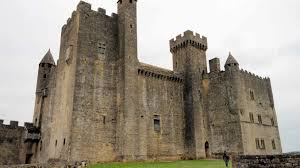 Guests can make different arrangements at the venue, including canoeing. Chateau De Beynac Infos News Mehr Burgen De