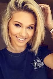 Mit langen haaren sind sie auf der sicheren seite. Short Hairstyles For Round Faces 4 Hairstyles Magazine Kurzhaarfrisuren Haarschnitt Kurz Coole Frisuren