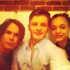 Tyler Blackburn Brett Dier And Britne Oldford On Set Of Ravenswood Ravenswood It Cast Pretty Little Liars