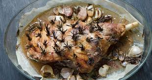 Gigot D Agneau A L Ail Et Au Romarin Une Recette D Une Simplicite Enfantine Elle Est Autant Epate Belle Mere A Regarder Gigot Agneau Recette Alimentation