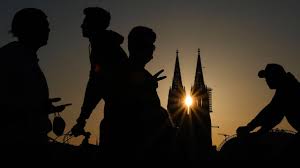 Das landratsamt gibt einen ausblick darauf, was sich nun ändert. Corona Zahlen Des Rki Steigende Inzidenz Und 11 912 Neuinfektionen