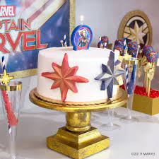 Marvel avengers cake today we are making a marvel avengers cake with iron man's mask, thor's hammer, captain america's shield, hawkeye's bow and arrow. Captain Marvel Cake Ideas Party City
