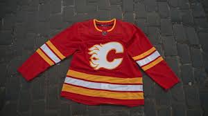 Wir unterstützen auch, ihren eigenen namen und ihre nummer auf dem trikot anzupassen. Calgary Flames Jersey 2018 Off 78 Bonyadroudaki Com