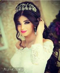 أحدث تسريحات الشعر لعروس 2018 Bridal Makeup Looks Bride Hairstyles Wedding Hairstyles With Crown
