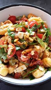 Italienischer Nudelsalat Mit Rucola Und Getrockneten Tomaten Von Heikosud Chefkoch Rezept Nudelsalat Mit Rucola Italienischer Nudelsalat Salat