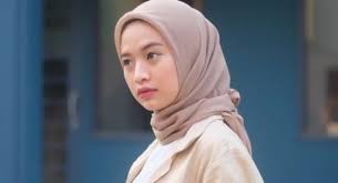 Mulai dari warna merah, putih, ungu, pink/merah muda dan juga hitam. Pakai Baju Warna Cokelat Warna Hijab Apa Yang Cocok