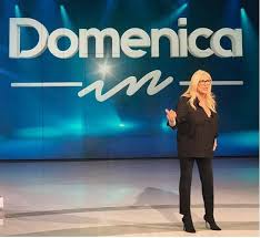 Andrà in onda domenica prossima e riscalderà le case degli. Domenica In La Decisione Rai Sulla Conduzione Di Mara Venier