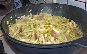 Lo stesso crauti è molto gustoso, ma non è solo raccolto per l'inverno. Antichi Mestieri I Cappucci Freschi Saltati In Padella