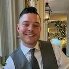 Lora Dickson's Instagram, Twitter & Facebook