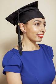 These hairstyles can be either very formal or very casual. 10 Top Graduation Hairstyles To Wear With Your Cap