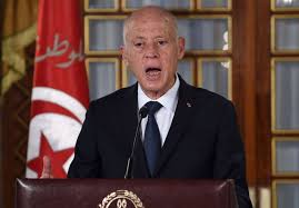 اتهم رئيس البرلمان التونسي زعيم حركة النهضة راشد الغنوشي الرئيس قيس سعيد بالانقلاب على الثورة والدستور، وذلك بعدما أعلن سعيد، اليوم الأحد، تجميد عمل البرلمان وإقالة الحكومة. Ø¨Ø¹Ø¯ Ø³ÙØ© ÙÙ Ø§ÙÙØµØ± Ø§ÙØ±Ø¦ÙØ³ ÙÙØ³ Ø³Ø¹ÙØ¯ ÙÙ ÙÙØ²Ø§Ù Ø±Ø¬Ø§Ù Ø§ÙÙØ§ÙÙÙ Attounisiyoun