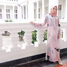 Anda boleh memilih saiz baju kegemaran anda dibawah setiap baju yang ditawarkan. 15 Brand Lokal Baju Muslimah Yang Bisa Dibeli Buat Lebaran