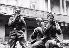 Перевод слова holocaust, американское и британское произношение, транскрипция, словосочетания, однокоренные слова, примеры использования. What Is The Holocaust Anne Frank House