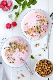 Radieschensuppe Mit Backerbsen Und Kresse Flowers In The Salad Rezept Suppen Rezept Vegetarisch Radieschensuppe Suppen Und Eintopfe