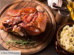 Couper en rondelles 3 oignons et les faire revenir à la. Comment Reussir La Cuisson Du Jarret De Porc Femme Actuelle Le Mag