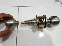 Tutorial pemasangan pintu tombol kunci pintu. Marma Homestay Melaka Cara Teknik Dan Tutorial Pemasangan Membuka Dan Menukar Tombol Pintu Rumah Dengan Mudah