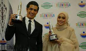 40:28 mengisahkan sara azreen diberikan tugasan oleh encik hamzah untuk menyelidik latar belakang suspek pembunuhan tan sri jalil, iaitu hariz zhafran, ceo kepada mentari angkasa sdn bhd. 20 Gambar Drama Mr Boss Miss Stalker Bolot Empat Anugerah Telenovela 2017