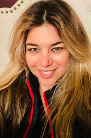 Stephanie Barr's Instagram, Twitter & Facebook