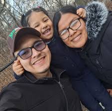 Mateo Solís trabajaba como cocinero en Nueva York. La madrugada del 2 de  julio fue apuñalado por la espalda frente a su pareja en Washington Heights  y murió. Familiares y amigos exigen