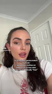 Kayla Munson's Instagram, Twitter & Facebook