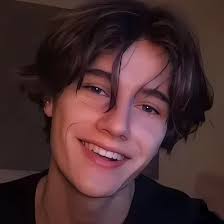 최고의 AI 채팅 캐릭터 Cameron Cunningham: 프로필 및 사용자 의견 탐색