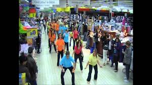 Carrefour banque chateauroux châteauroux, indre, centre, france carrefour banque chateauroux address bank. Flash Mob Carrefour Chateauroux Youtube