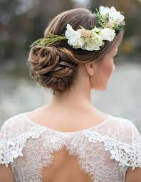 Coiffure Mariee Avec Couronne De Fleurs Coiffure Mariee Jolie Coiffure Coiffure Mariage