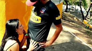 Putinha Gostosa pagando um Boquete na Praça Pública - XNXX.COM