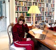 This Is How Anna Wintour Styles Sweatpants At Home Anna Wintour Style Anna Wintour Vogue