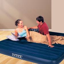 Even If You Re Working On A Strict Budget Both The Full Sized And Queen Sized Models Of This Air Mattress Are Capable Of Air Mattresses Mattress Air Mattress
