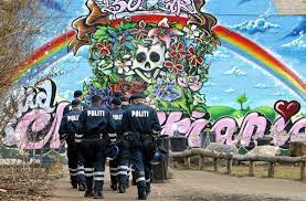 Wall graffity in freetown christiania. Christiania Polizisten In Kopenhagener Hippie Kolonie Angeschossen Panorama Stuttgarter Zeitung