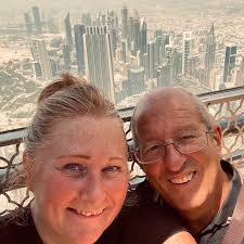 What time is best to arrive at Pebbles Beach to see the horses bathing?  What's the best way to get there from Hastings?