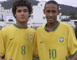 Neymar And Philippe Coutinho Recreate An Old Brazil Picture Neymar Neymar Jr Neymar Football