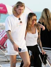 Loris karius, alman oyuncu sophia thomalla ile uzun süreli bir ilişki içerisinde olduğu biliniyordu. Sophia Thomalla Und Loris Karius Eine Neue Liebesromanze Unter Stars Thomalla Balayage Frisur Frauen Frisuren