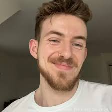 Hii !! I'm looking to find a roommate/ roommates to rent an apartment with  in Philly (not picky