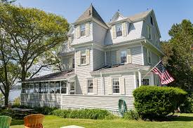 Cottages offer privacy for romance and plenty of space to spread out for families, groups, reunions and celebrations. Maine Vacation Rentals Maine Cottage Rentals Lakefront