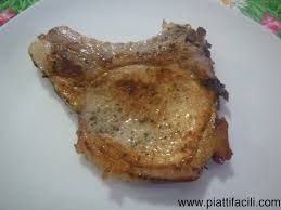 Le cotolette di maiale tendono a seccarsi facilmente, specialmente quando vengono cotte nel forno. Costolette Di Maiale Al Burro E Salvia Piatti Facili