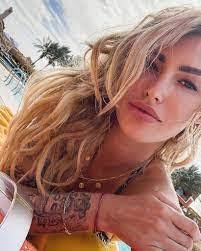 Denise Gronau's Instagram, Twitter & Facebook