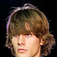 The layers make the hair full around the crown, and the hair thins to fringes around the edges. Wow 54 Low Maintenance Haircuts Men