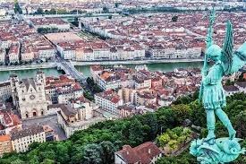 Contact our training team directly on 015396 26250 to discuss our courses and availability. Lyon Reisefuhrer Frankreich Hisour Kunst Kultur Ausstellung