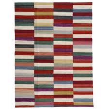Le tapis kilim se distingue immédiatement du tapis noué par le fait qu'il n'a pas de velours et fidèle a son déscriptif anne.m , 19/02/2019 nous recherchions un tapis moderne, ma mère et moi, pour le. Kilim Moderne 180x123 Tapis Kilim