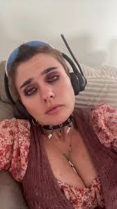 Krystal Bahr's Instagram, Twitter & Facebook