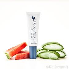 La Protecting Day Lotion Est Une Creme De Jour Dotee D Un Indice De Protection 20 Qui Hydrate Nourrit Et Protege Forever Living Aloe Vera Aloe Lotion