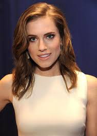 Allison Williams Is Playing Peter Pan In Nbc S Live Production Allison Williams Peter Pan Robin Williams