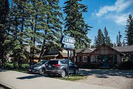 Airbnb.com has been visited by 100k+ users in the past month Idylwylde Cabins Clear Lake Country Riding Mountain National Park