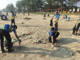 Tak hanya meringankan sebuah beban, namun lebih dari gotong royong juga akan meningkatkan rasa persaudaraan antara individu yang satu dengan. Briged Siswa 4p Gotong Royong Bersihkan Pantai Leleh Ump News