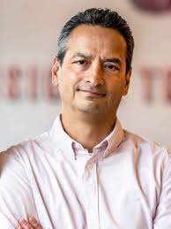 Bijzonder lector Raôul Oudejans ontvangt Frank Bakker Award