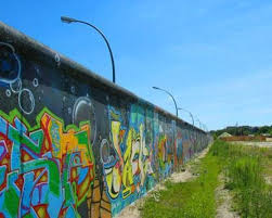 Le 9 novembre 1989, il y a trente ans, tombait le mur de berlin. Mur De Berlin Activites 2021 Viator