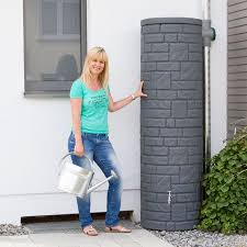 Wer sich für einen wassertank auf dem eigenen grundstück entscheidet, kann bis zu 50 diese oberirdischen systeme finden sie bei uns in optisch sehr ansprechenden designs. Regenwassertank Oberirdisch Gunstig Online Kaufen