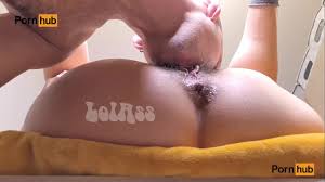 Scopa la mia figa super pelosa e bagnata e prepara il mio culo con le dita  per inculami! P1 - LolAss